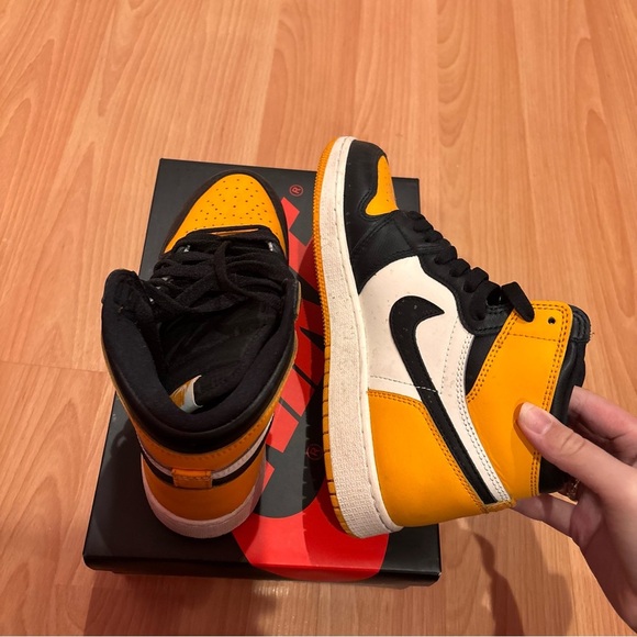 Nike Air Jordan 1 Black and Yellow Taxi High-Top Sneakers - Picture 5 of 9